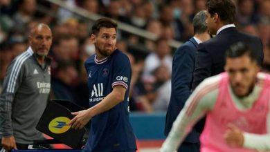 ميسي يرفض مصافحة بوكيتينو