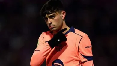 هانسي فليك يكشف عن استبعاد بيدري من مباراة برشلونة ضد فياريال